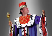 Was tust du, wenn dein System langsam entlarvt wird und du merkst, die Stimmung kippt gegen dich? König Schenk