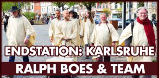 Halbzeit: Ralph Boes und Gefährten erreichen Erfurt. Ralph Boes trägt das Grundgesetz nach Karlsruhe